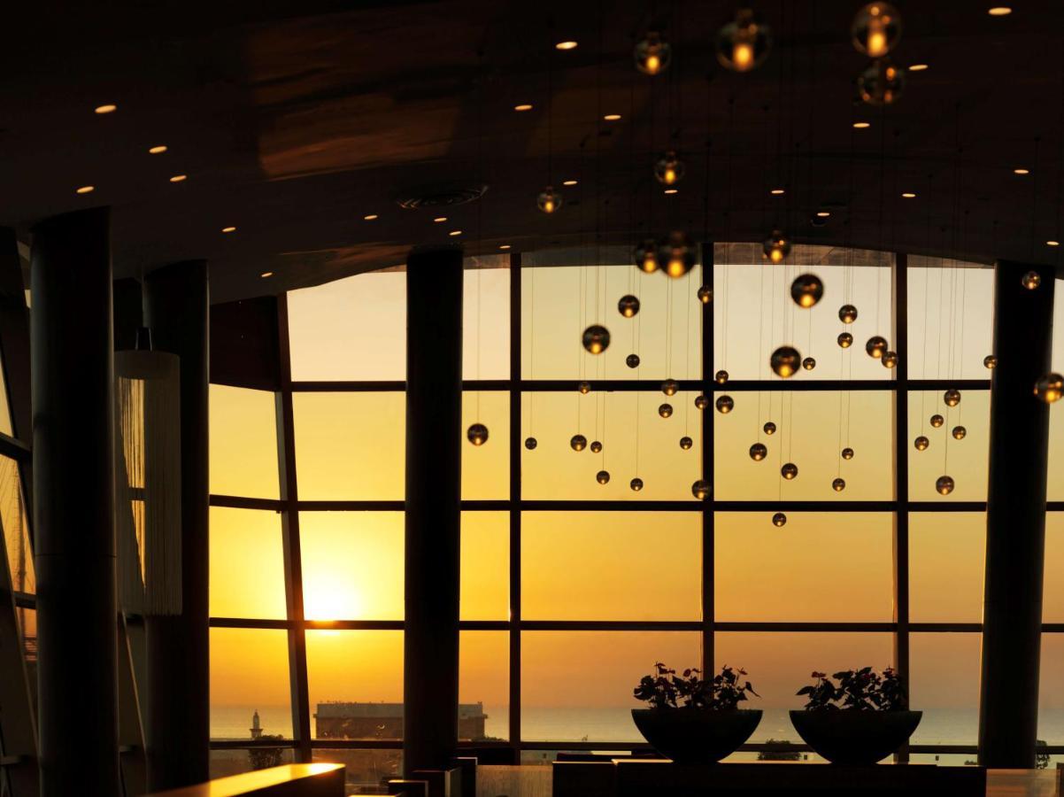 כוויית Radisson Blu Hotel, Kuwait מראה חיצוני תמונה Interior of the hotel