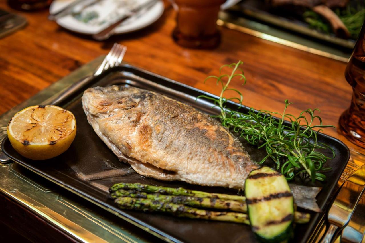 כוויית Radisson Blu Hotel, Kuwait מראה חיצוני תמונה Grilled turbot