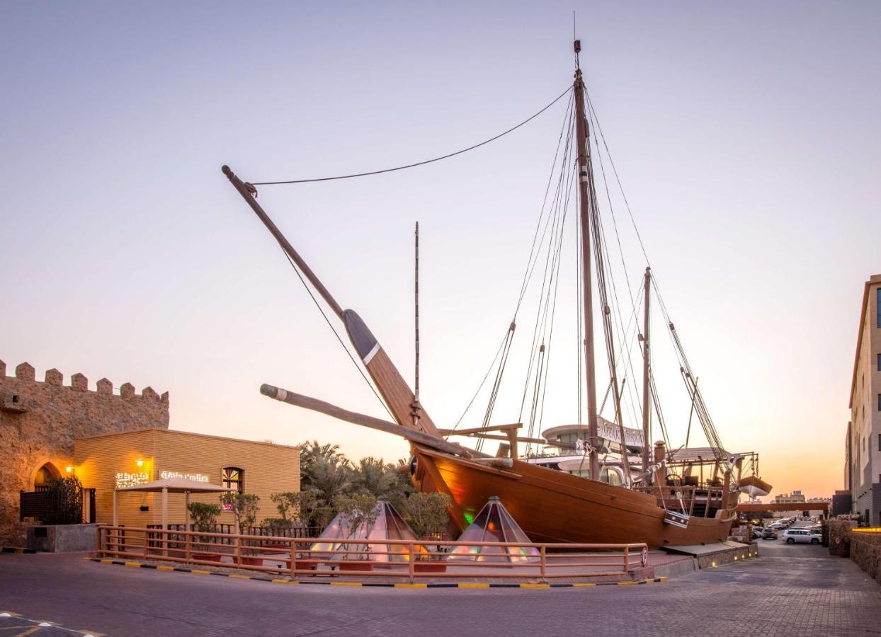 כוויית Radisson Blu Hotel, Kuwait מראה חיצוני תמונה The traditional dhow