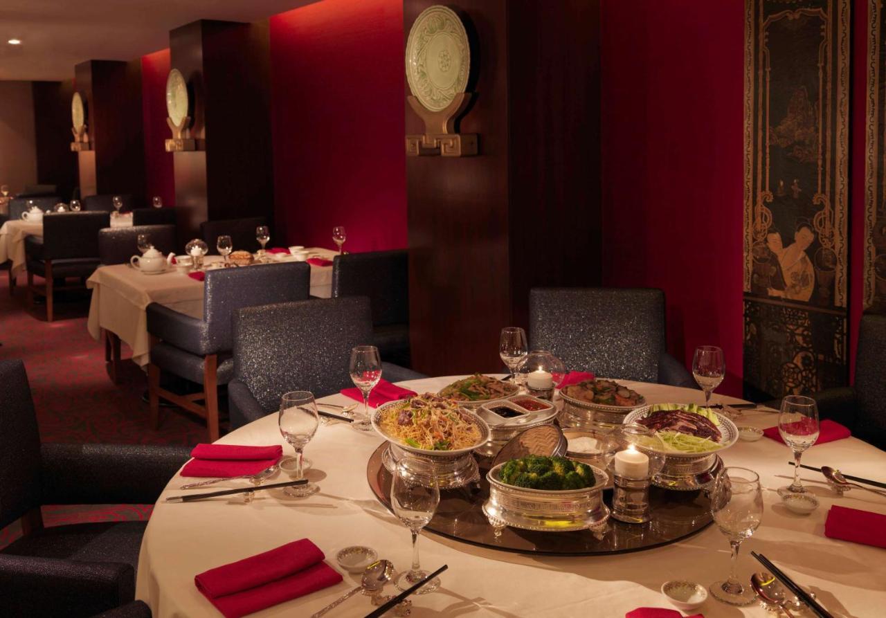כוויית Radisson Blu Hotel, Kuwait מראה חיצוני תמונה Interior of the restaurant