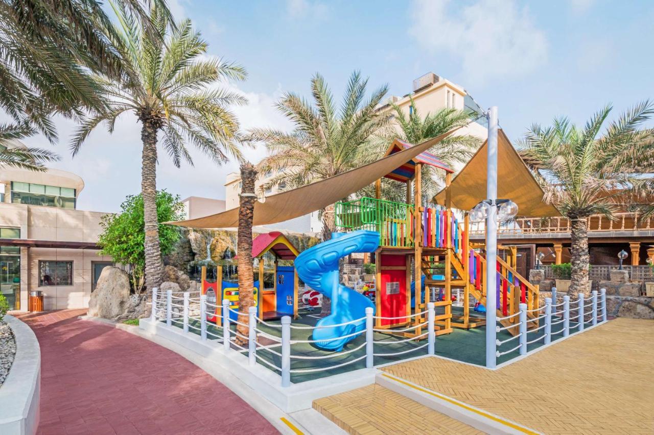 כוויית Radisson Blu Hotel, Kuwait מראה חיצוני תמונה Playground at Jumeirah Beach Hotel